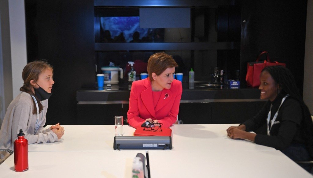 Greta Thunberg (left) and Vanessa Nakate (right) meet Scottish first minister Nicola Sturgeon (centre).