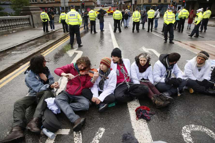 Direct action group Scientist Rebellion block the King George V bridge.