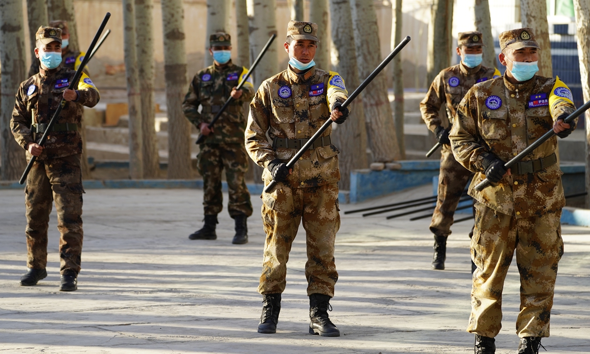 Officers take part in routine practices.
Photo: Fan Wei/GT