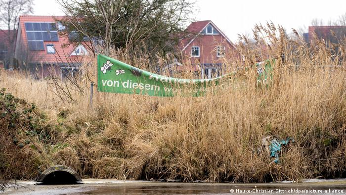  Banner reading 'Hands off this valuable green area' at the Conrebbersweg site