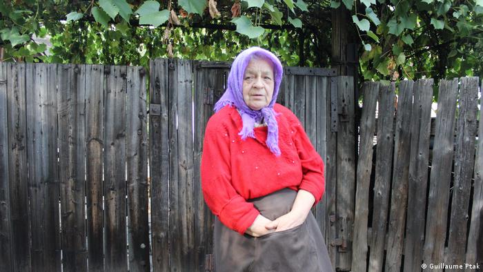 Lyudmila Ivanovna Tarasova, retiree, inhabitant of Zolote. She lives by the Komyshuvakha river.