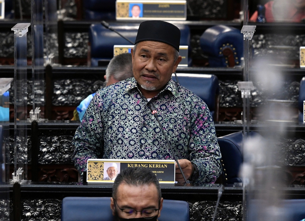 Datuk Seri Tuan Ibrahim Tuan Man during the winding up session of the Special Meeting of the Dewan Rakyat January 20, 2022.  Bernama pic