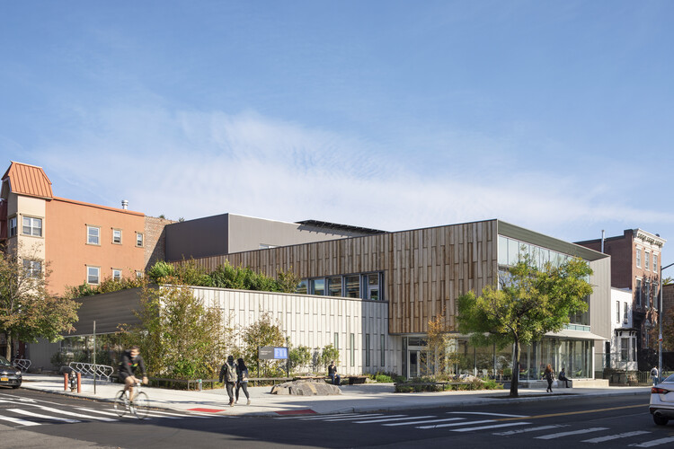 Greenpoint Library and Environmental Education Center / Marble Fairbanks Architects,  Michael Moran/OTTO