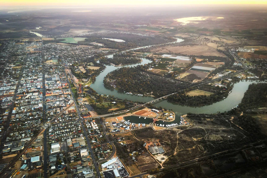 Aerial view of the Murray River and the Mildura CBD.